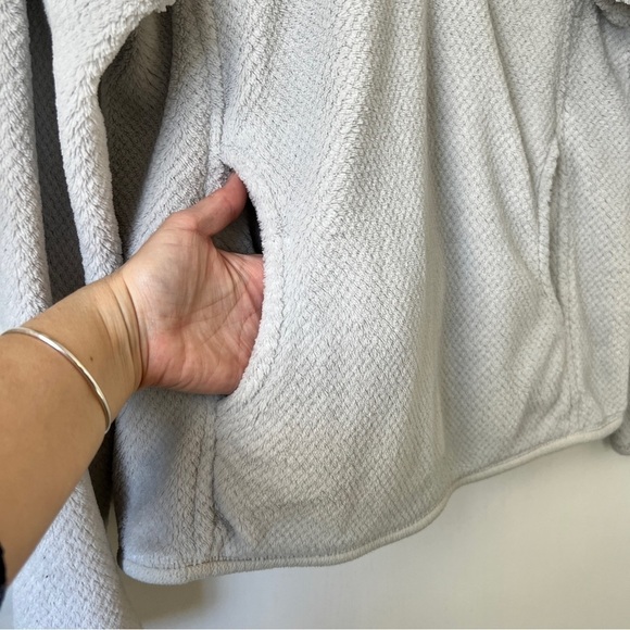 Women's Patagonia Re-Tool Snap-T Fleece Pullover (Raw Linen White X-Dye) - Picture 10 of 14